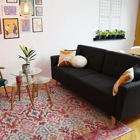 Flora - Mtp & Park Wilsona Apartment